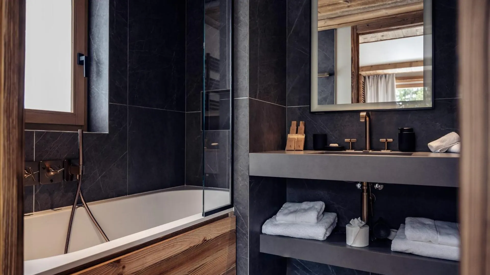 Antares Ursa 101 - Luxury Apartment Ski Inski Out Méribel France